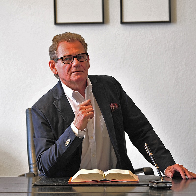 Harry Langner im Büro